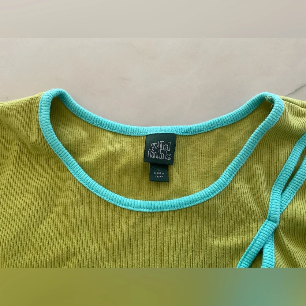 Wild Fable Crop keyhole Top Sz L - Picture 5 of 5